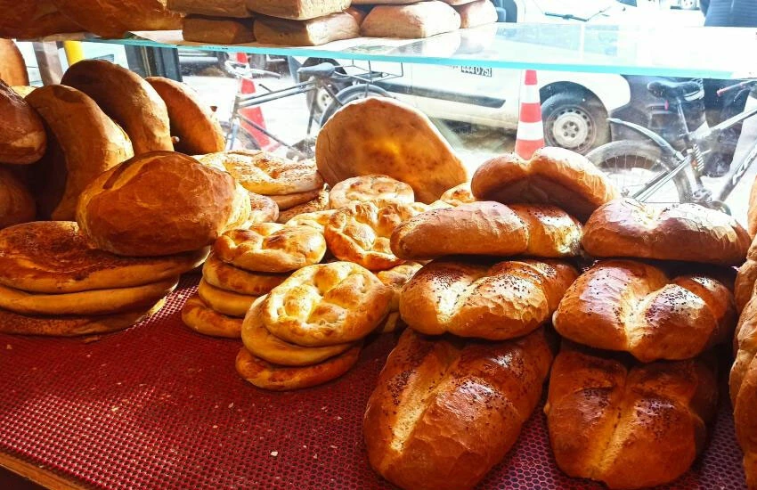 İzmir'de ekmeğe yüzde 28 zam yapıldı