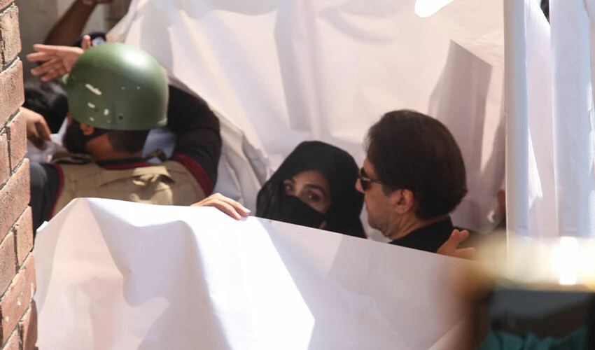 Pakistan'ın eski Başbakanı Khan ve eşine 14’er yıl hapis cezası