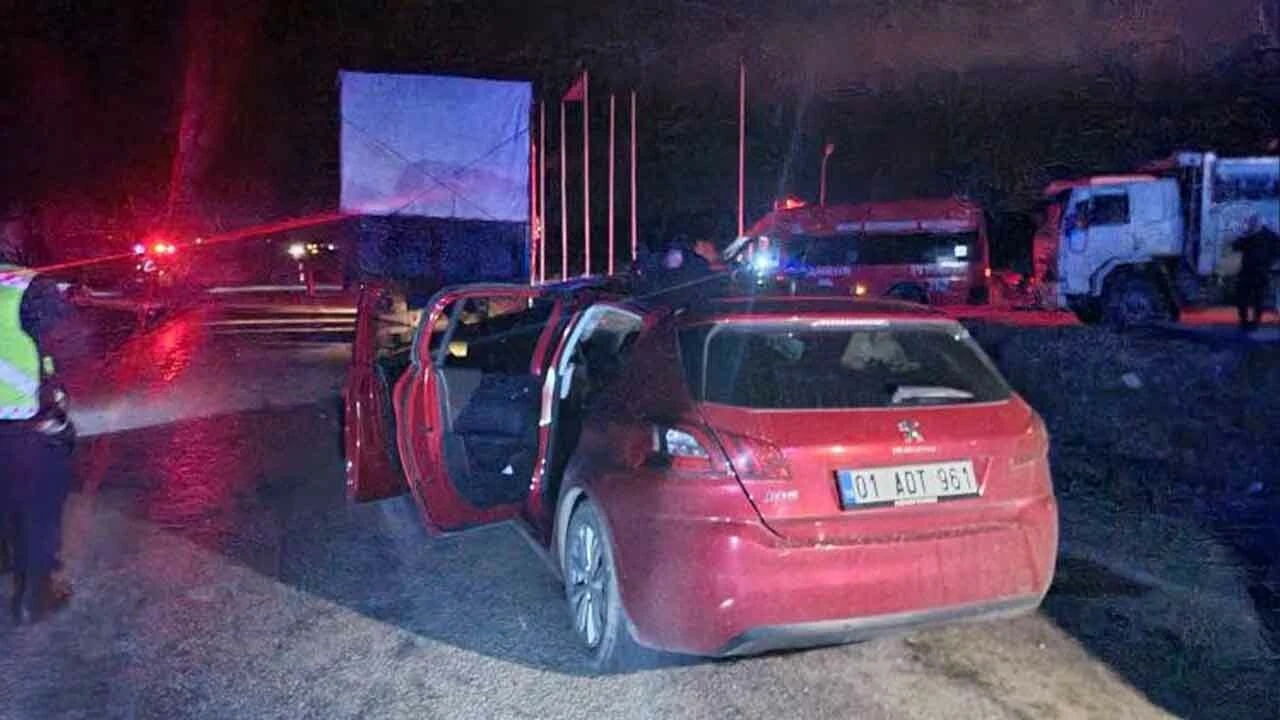 Adana'da feci kaza! Otomobil kamyon ile çarpıştı: 1 ölü