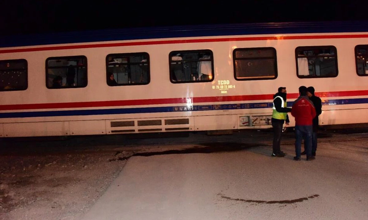 Doğu Ekspres treni kaza yaptı: Demiryolu ulaşıma kapandı