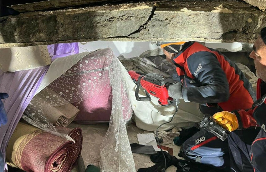 Şanlıurfa'da facia! 2 katlı ev çöktü: Ölü ve yaralılar var