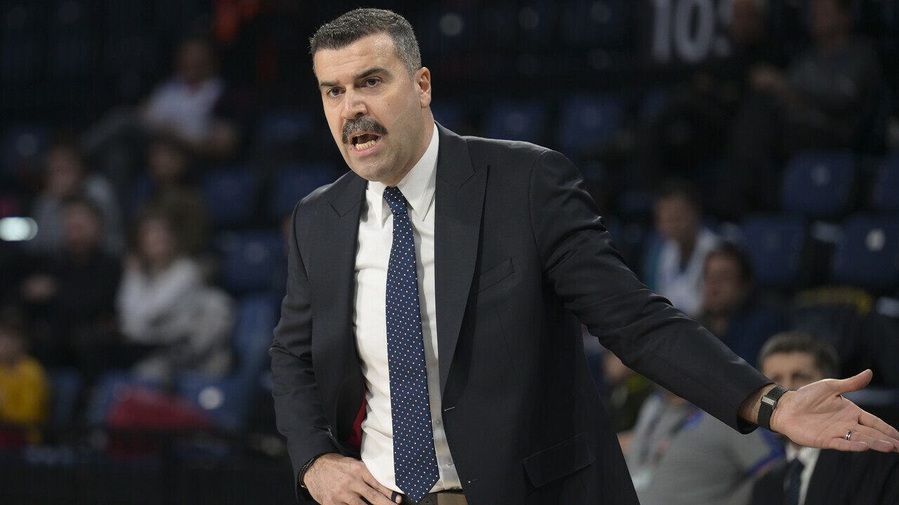 Anadolu Efes&#039;te başantrenör Erdem Can ile yollar ayrıldı