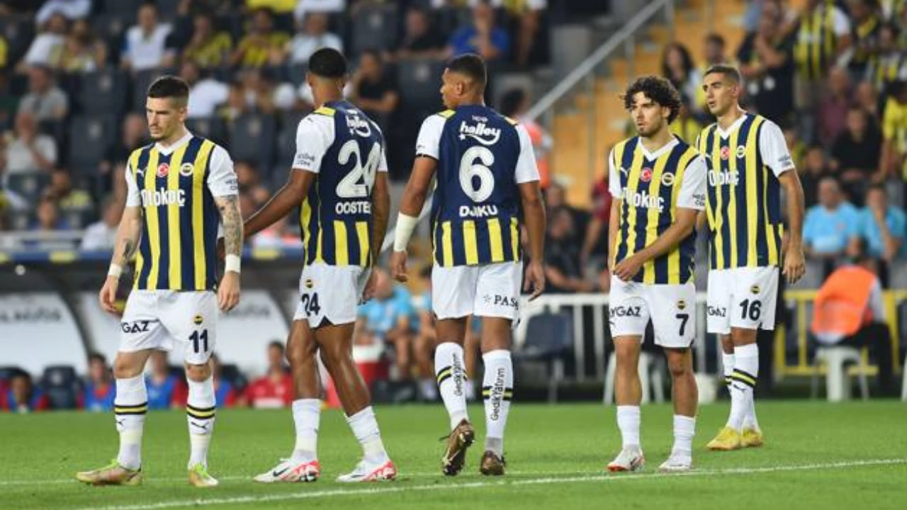 Fenerbahçe’de bir ayrılık daha! Lazio&#039;ya satın alma opsiyonlu kiralanıyor