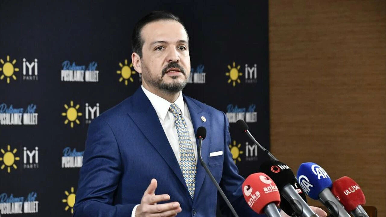 İYİ Parti'de 'afiş' tartışması sürüyor: Hala cevap yok!