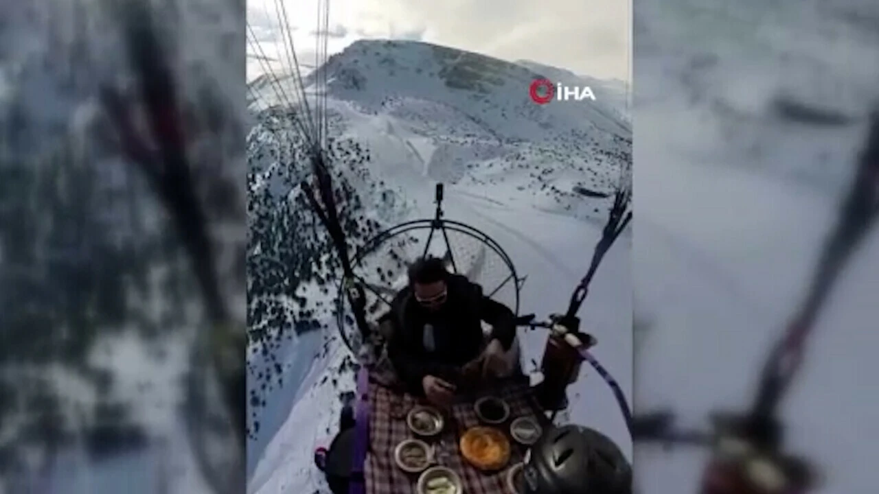 Kayak yapanlar şaşkına döndü: Gökyüzünde kahvaltı yaptı