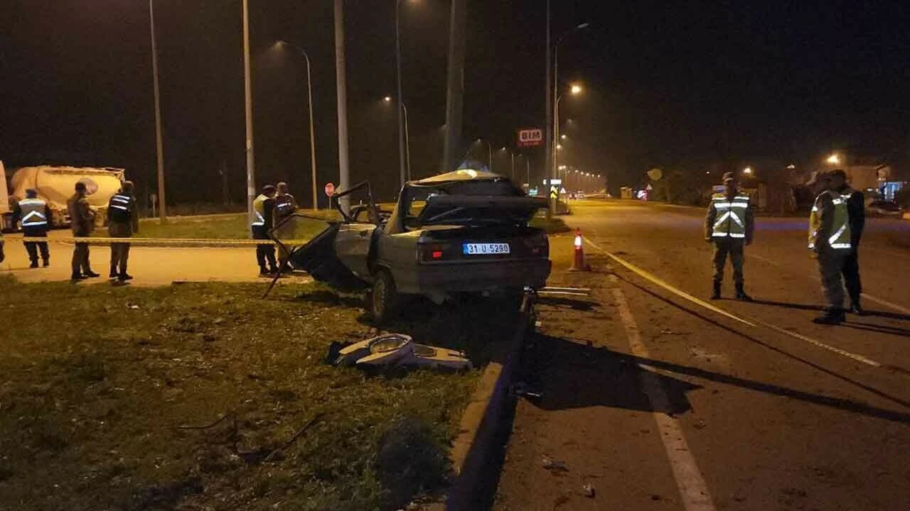 Hurdaya dönen otomobil, sürücüsüne mezar oldu