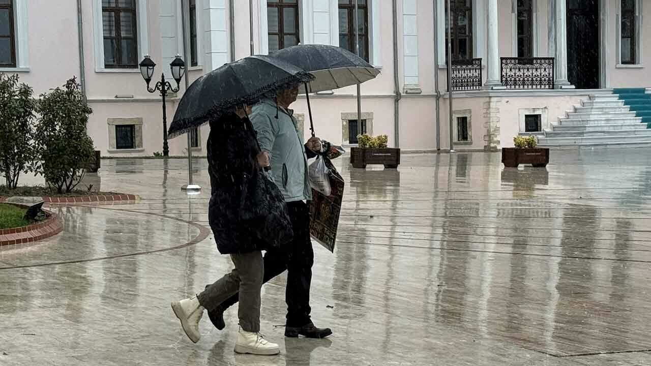 Meteoroloji&#039;den 5 ilde sağanak alarmı! İşte 1 Şubat Perşembe il il hava durumu