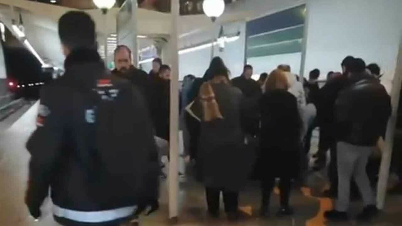 Metro istasyonunda bıçaklı kavga: 1 ölü, 1 yaralı