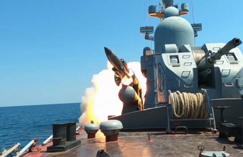 Rusya'nın füze botu imha edildi - 1. Resim