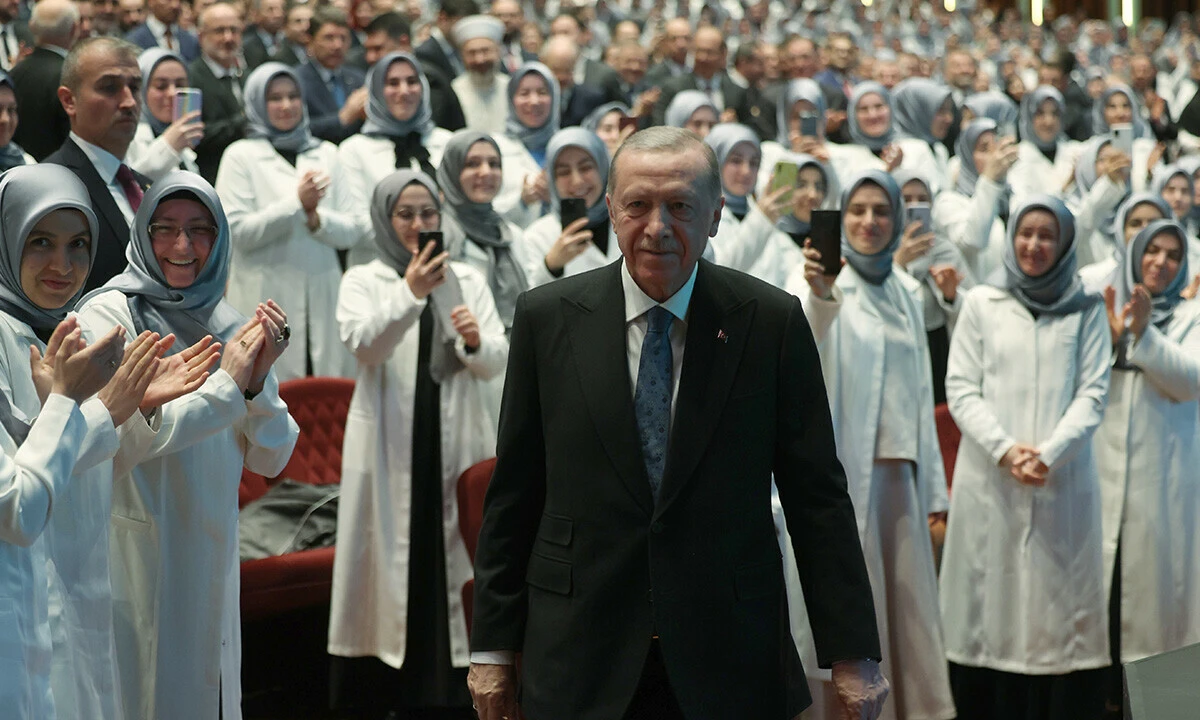 Son dakika! Cumhurbaşkanı Erdoğan'dan net mesaj: Cehalet karanlığını yırtıp atacağız - 1. Resim