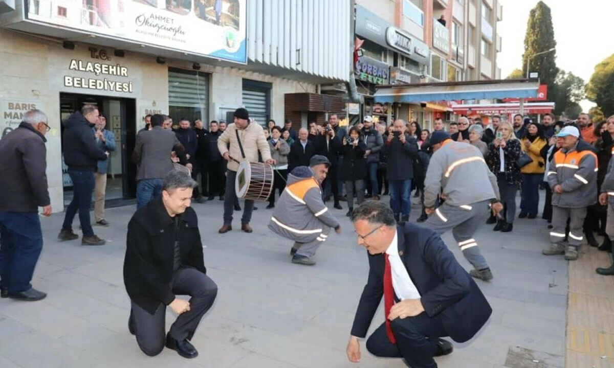 Yüzde 71'lik zamma 'zeybekli' kutlama: İşçilerin yüzünde güller açtı