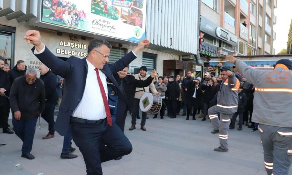 Yüzde 71'lik zamma 'zeybekli' kutlama: İşçilerin yüzünde güller açtı