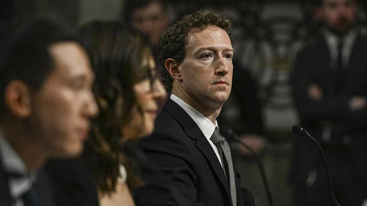 Zuckerberg'in ABD Senatosu'ndaki zor anları! Ailelerden özür diledi