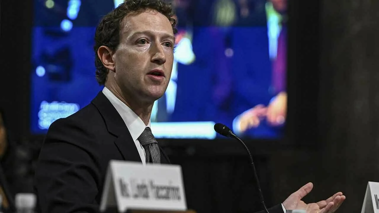Zuckerberg'in ABD Senatosu'ndaki zor anları! Ailelerden özür diledi