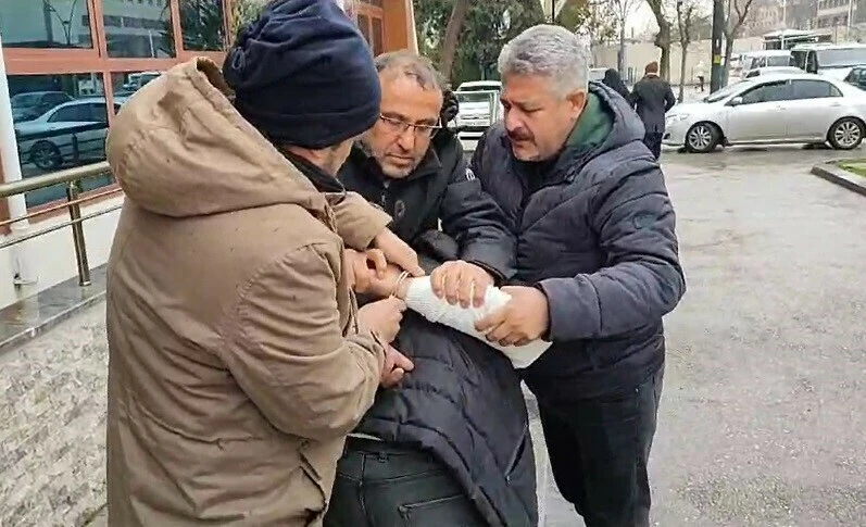 4 yaşındaki kardeşini defalarca bıçaklayarak öldürdü: Cani abi tam 9 yıl sonra yakalandı