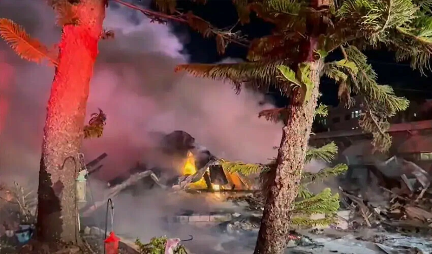 ABD'de tek motorlu uçak karavan parkındaki evlere çarptı