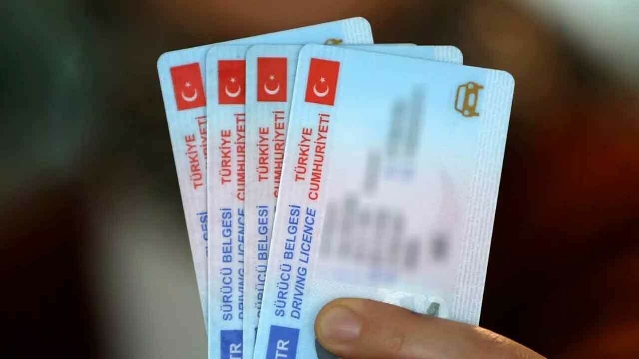 Eski ve yeni ehliyet sahipleri için uyarı! Son tarih belli oldu