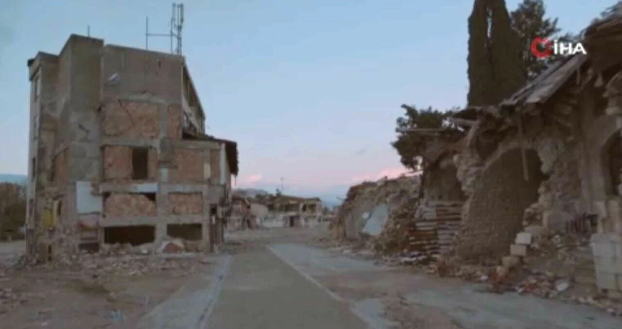 Hatay'ın kalbiydi... Depremin öncesi ve sonrası hali iç acıttı - 1. Resim