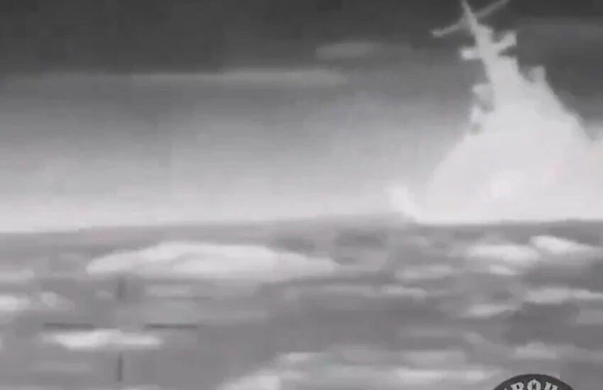 Karadeniz'de Rus savaş gemisinin imha görüntüleri ortaya çıktı - 1. Resim