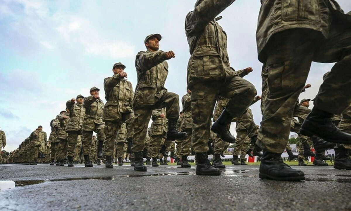 Mavi yakalı işçi krizine iş dünyasından ilginç çözüm! Meslek liselilere bedava bedelli askerlik sağlansın