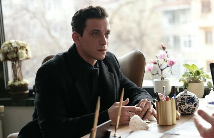 Selahattin Paşalı’ya Ömer dizi setinde doğum günü kutlaması