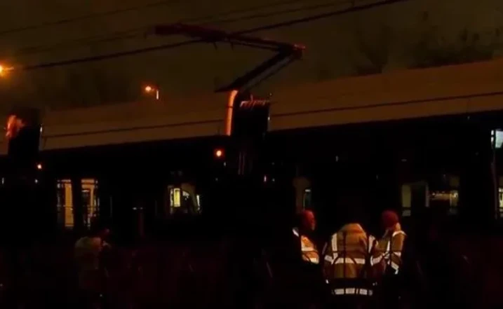 İstanbul'da iki tramvay kafa kafaya çarpıştı