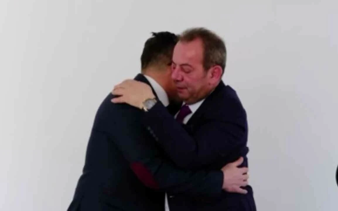 Tanju Özcan kovduğu zabıta müdüründen helallik isteyip işe geri aldı