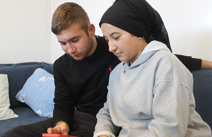 10 saat enkazda kalan anne ve oğlu deprem anlarını anlattı