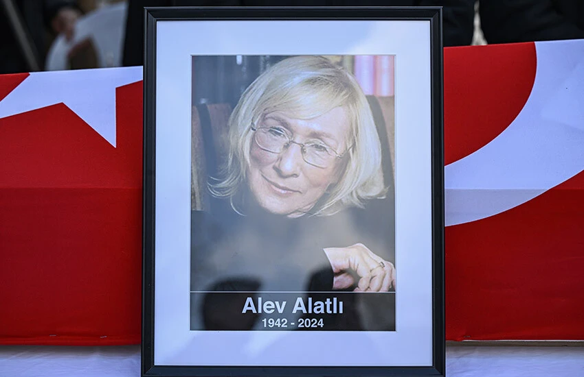 Alev Alatlı'ya veda: Cumhurbaşkanı Erdoğan cenaze törenine katıldı - 1. Resim