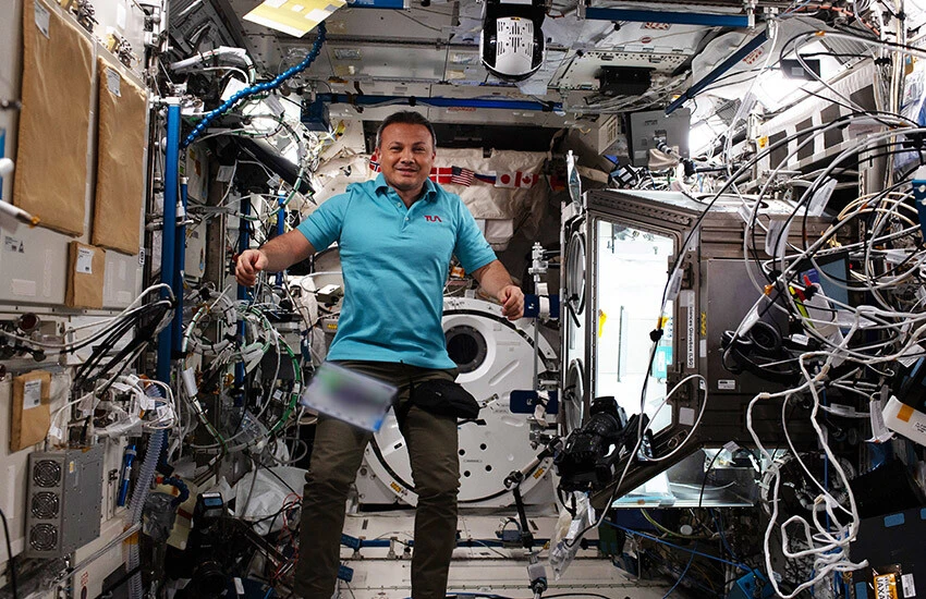 Alper Gezeravcı'nın bulunduğu Dragon'un dönüşü ertelendi