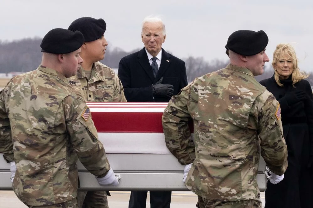 Joe Biden Ürdün'de ölen 3 ABD askerinin törenine katıldı