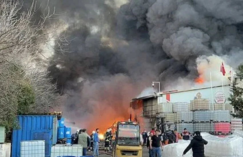 Kocaeli'de korkutan fabrika yangını - 2. Resim