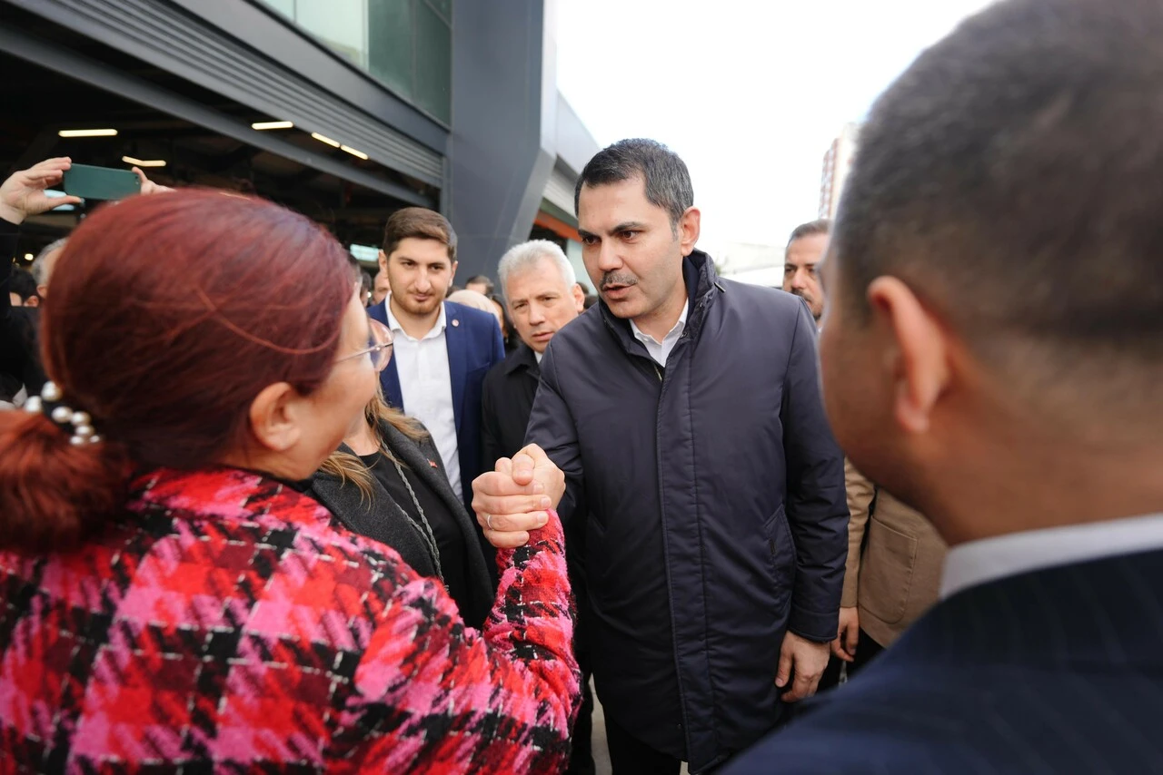 Murat Kurum, Beylikdüzü Kapalı Pazar Yeri’ni ziyaret etti