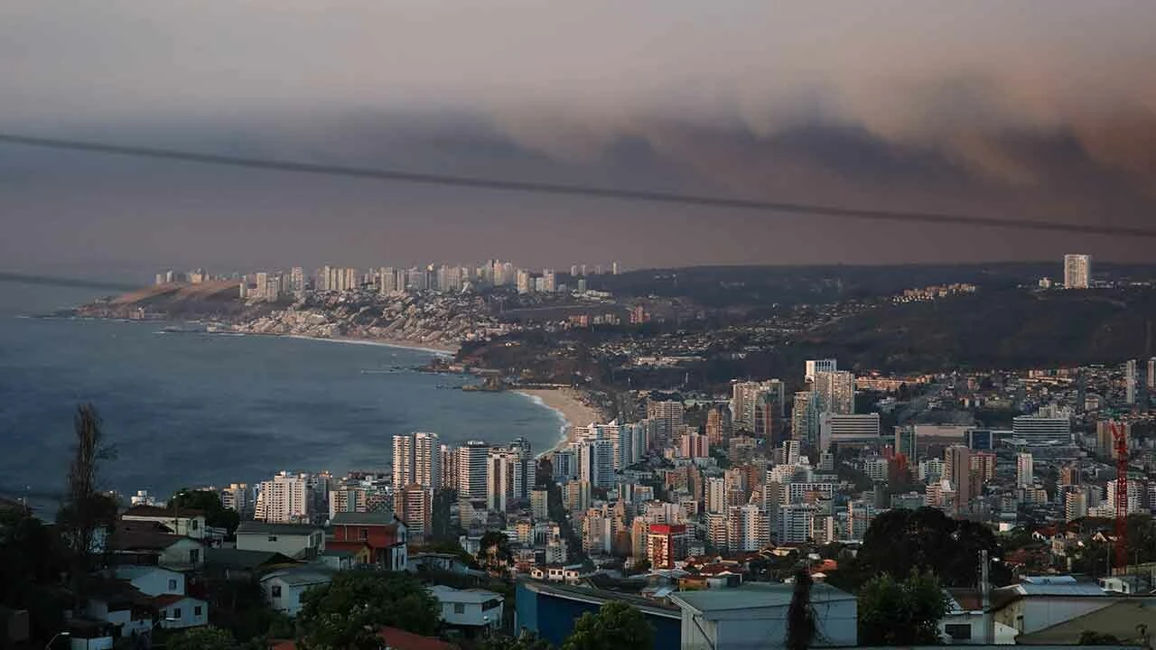 Şili'de kırmızı alarm! Orman yangınları ülkenin güneyini sardı - 3. Resim