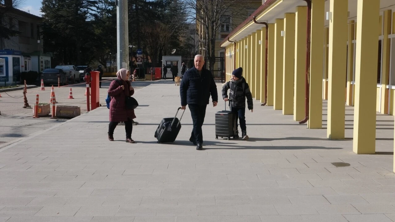YHT bileti bulmak imkansız! Fiyatlar pahalı, sefer sayıları yetmiyor