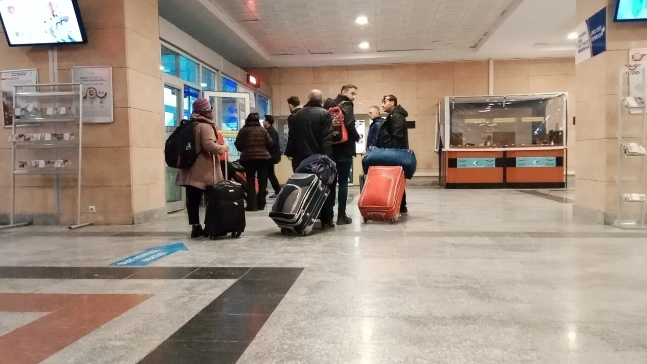 YHT bileti bulmak imkansız! Fiyatlar pahalı, sefer sayıları yetmiyor