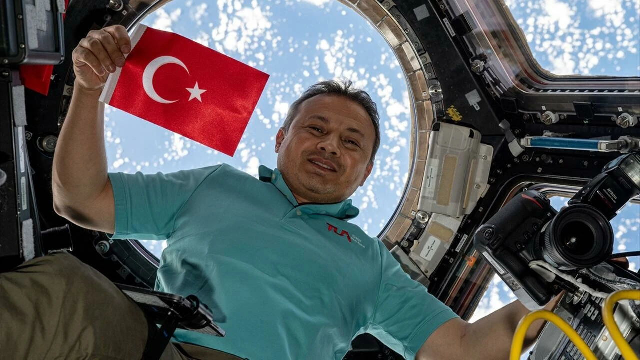 Alper Gezeravcı dünyaya ne zaman döenecek? Alper Gezeravcı dönüşü tekrar mı ertelendi? Alper Gezeravcı dönüşü ne zamana ertelendi?