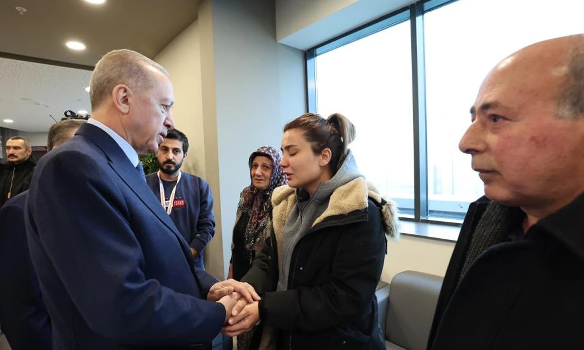 Cumhurbaşkanı Erdoğan helikopter kazasında yaralanan teknisyeni ziyaret etti - 1. Resim