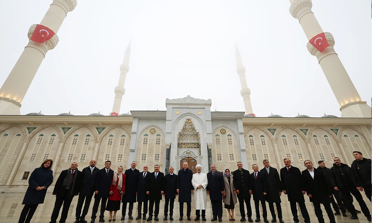 Cumhurbaşkanı Erdoğan Türkiye'nin en büyük 2. camisini açtı