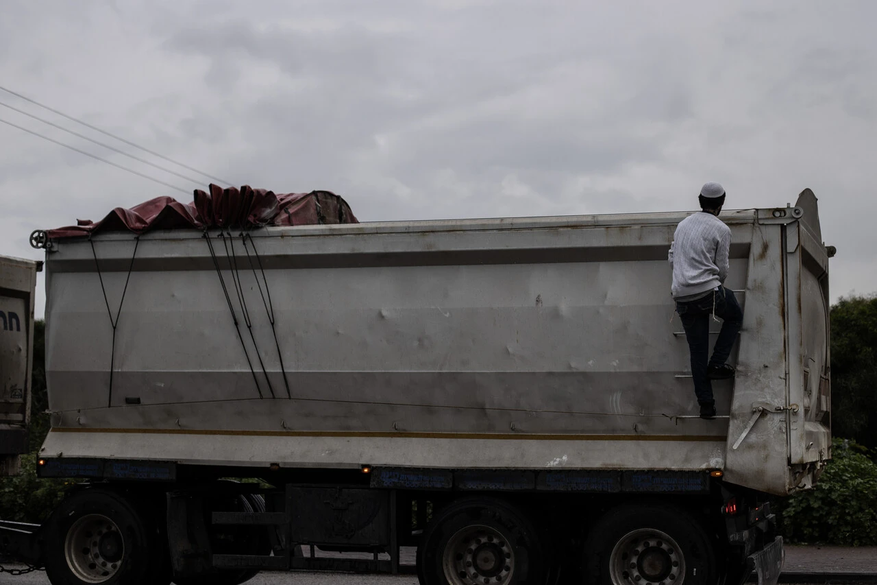 Fanatik Yahudiler insani yardımı durdurup kendilerini Tevrat'la savundu