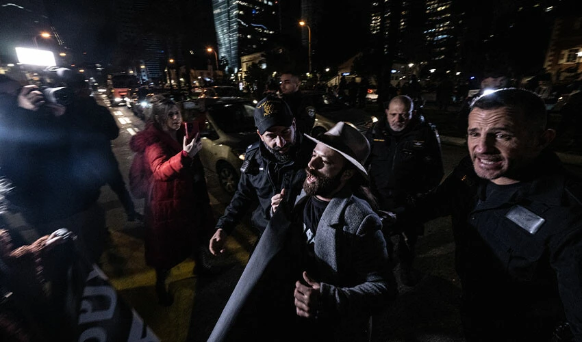 İsrail'de sular durulmuyor! Polis, protestoculara müdahale etti - 2. Resim