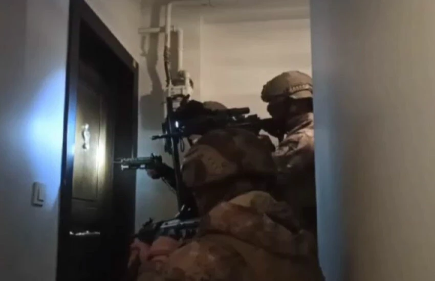 İstanbul'da 3 ayrı çeteye operasyon: Çok sayıda şüpheli tutuklandı - 1. Resim