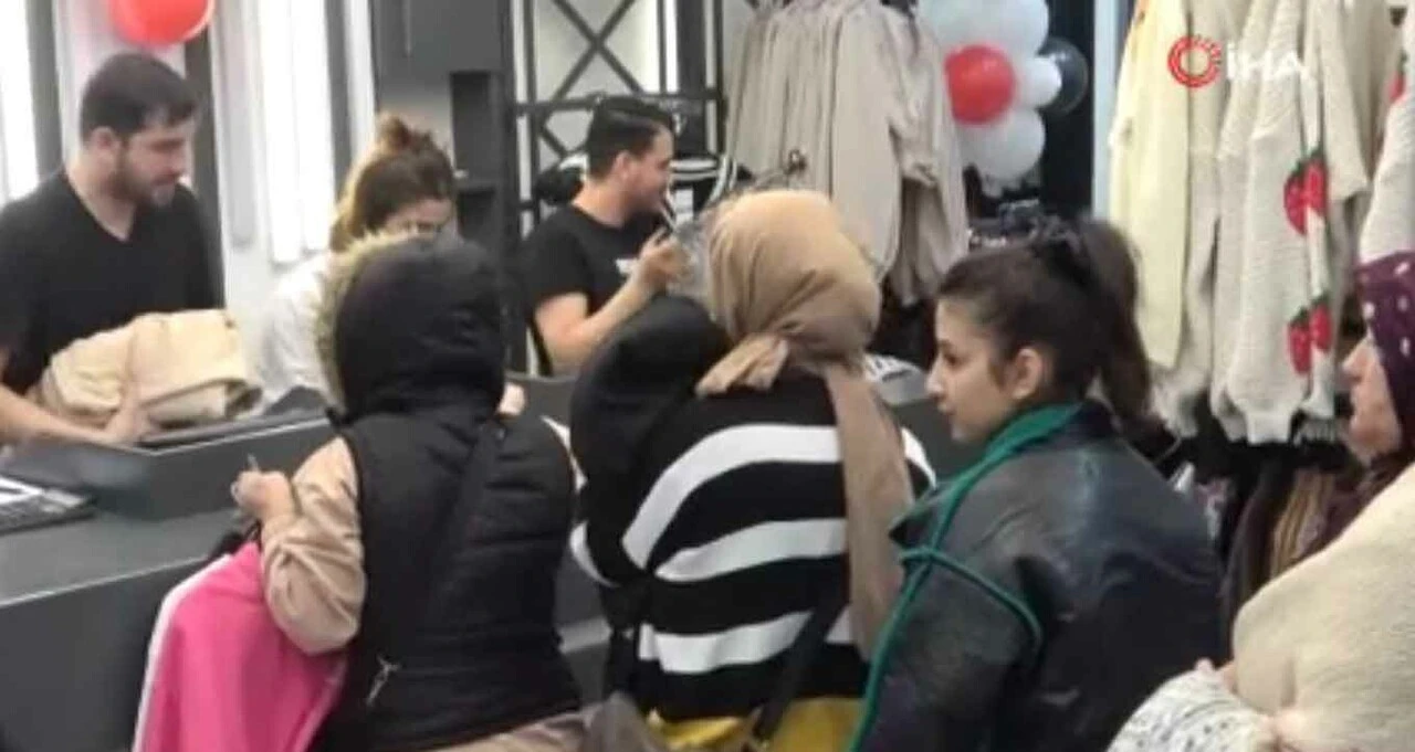 Kadınlar 50 liraya kazak 150 liraya mont almak için yarıştı - 1. Resim