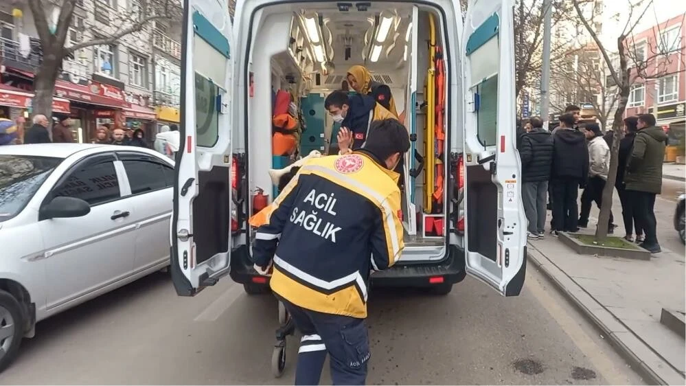 Kırıkkale'de feci kaza: Sürücü ve yaya ağır yaralandı