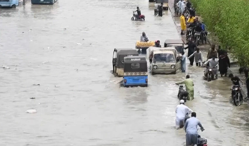 Pakistan'da sel bir genci hayattan kopardı - 2. Resim