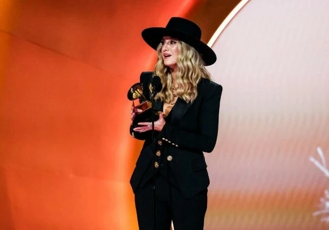 66'ncı Grammy Ödülleri sahiplerine teslim edildi: Taylor Swift damga vurdu