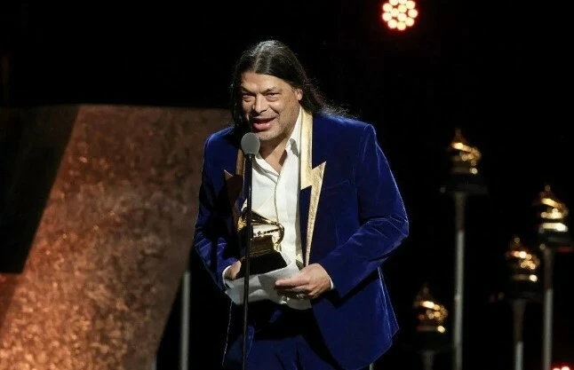 66'ncı Grammy Ödülleri sahiplerine teslim edildi: Taylor Swift damga vurdu