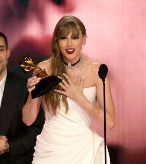 66'ncı Grammy Ödülleri sahiplerine teslim edildi: Taylor Swift damga vurdu