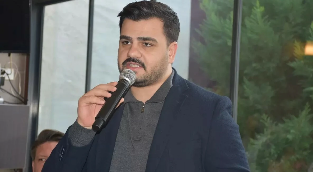 AK Partili isimden muhalefete afiş göndermesi: Tarzları ve samimiyetleri bu