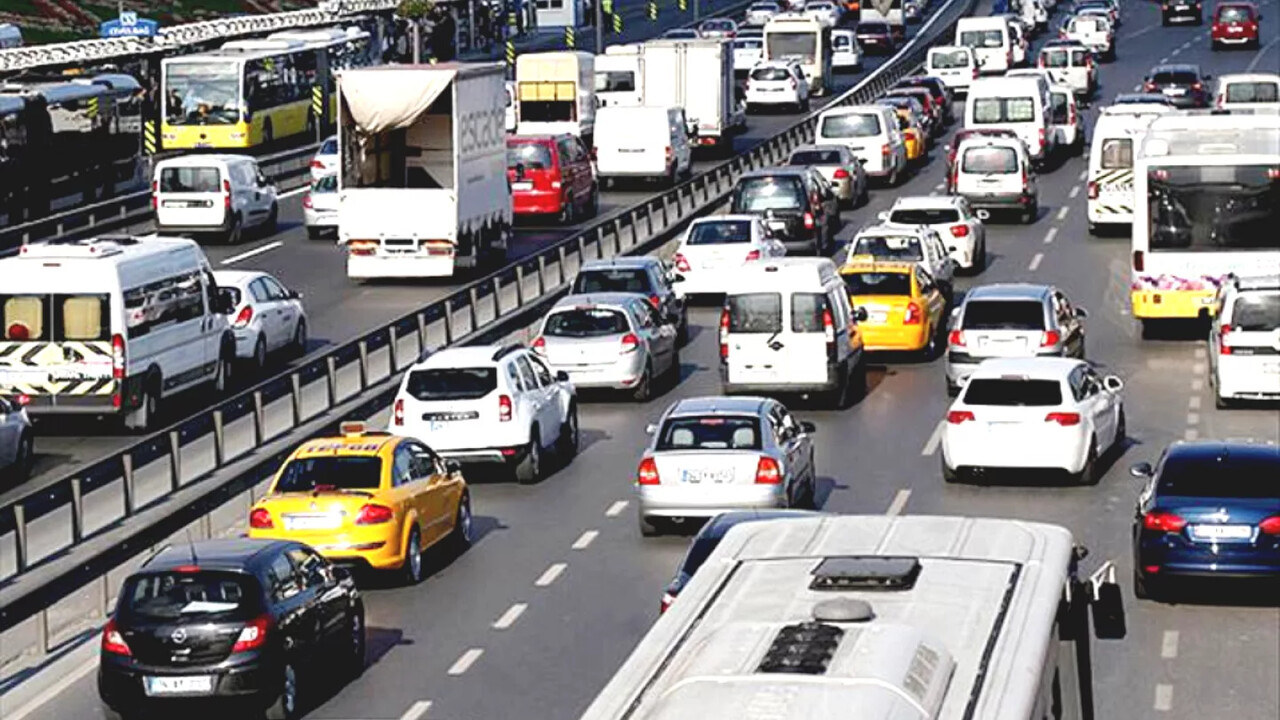 Bugün İstanbul yol durumu nasıl, TEM, D-100 E-5 trafik var mı? İstanbul trafiğinde okul yoğunluğu!